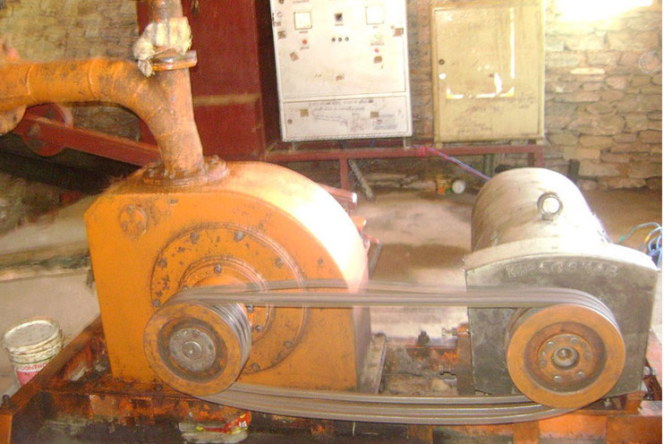 लघु जलविद्युत् आयोजनाका उपकरण अलपत्र