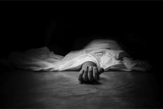 बाजुरामा रुखबाट खसेर महिलाको मृत्यु
