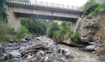 दुखुखोलाको कटानले म्याग्दीको मोटरेबल पुल जोखिममा