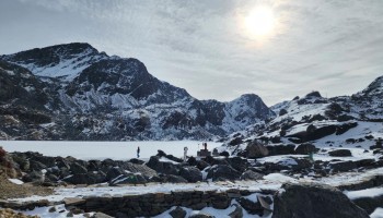 गोसाइँकुण्डमा बरफ जमेपछि सावधानी अपनाउन आग्रह