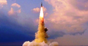 इरानद्वारा कुवेत र इमिरेट्समा मिसाइल आक्रमण