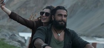 किन आकासिदै छ बलिउड फिल्म निर्माण लागत