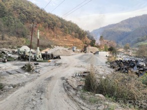 अवैध क्रसर उद्योगका कारण विद्यालय र अस्पताल समस्यामा