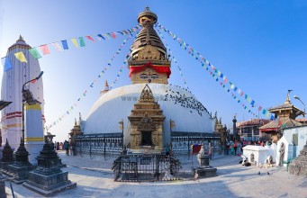 स्वयम्भूनाथ क्षेत्रमा बौद्धमार्गीको घुइँचो, बुद्धको अस्तुधातु दर्शनका लागि राखियो
