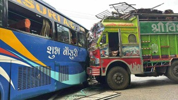 मुग्लिन नारायणगढ सडकखण्डमा दुर्घटना, ७ गाडी ठोक्किए