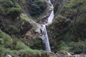 अर्मके झरना ओझेलमा