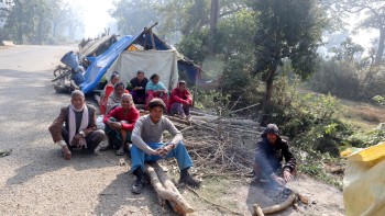 बाढीपीडित परिवारको वेदना : चिसो छेक्ने न्यानो कपडा, न त बास