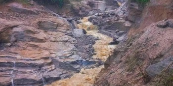 बाढीले दिक्तेल-चखेवाभञ्ज्याङ सडक अवरुद्ध