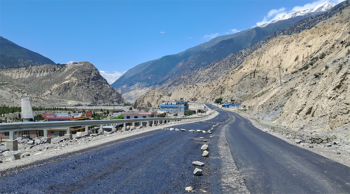 जोमसोम–कोरला सडक आयोजनामा आठ अर्ब २० करोड खर्च, काम अझै अधुरै