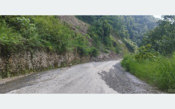 आजदेखि बेँसीसहर-चामे र मध्यपहाडी लोकमार्गमा सवारी सञ्चालनमा रोक