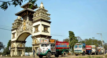 वीरगञ्ज नाकाबाट आठ महिनामा एक खर्ब २२ अर्बको पेट्रोलियम पदार्थको आयात
