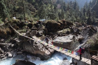 ‘मौरिस हर्जोग’ पदमार्गका अस्थायी पुलमा आलोपालो आवतजावत गर्नुपर्ने बाध्यता