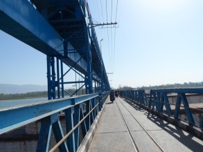 महाकालीमा जलस्तर घटेपछि बनबासा पुलमा यातायात सञ्चालन