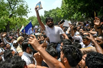 भारतमा ‘कक्रोच’ आन्दोलनले बढायो सरकारमाथिको दबाब
