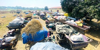 धान बेच्न किसान रातभर लाइनमा, सरकारी खरिद केन्द्रमा भीड