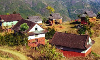 बसाइँसराइले गाउँका अधिकांश घरमा ताल्चा झुण्डिए