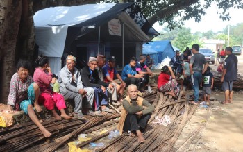 हाकुवासीको पीडा: भूकम्पले उठिबास, बाढीले सर्वनाश