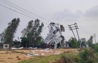 हावाहुरीले ब्यारेकको छाना उडाएपछि समस्यामा सशस्त्र प्रहरी