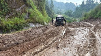 बर्खामा हिलो, हिउँदमा धुलो : ३४ वर्ष सम्म भएन दमक–चिसोपानी सडक कालोपत्रे