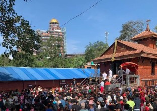 छ सय वर्ष पुरानो खड्गदेवीमा भक्तजनको भीड