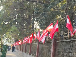 कांग्रेसका झण्डाले सिँगारिए काठमाडौँका सडक