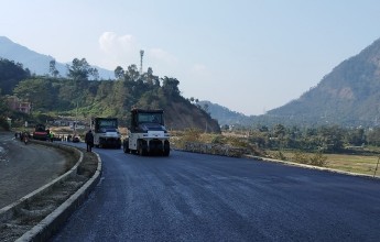 मुग्लिन पोखरा सडकः पूर्वी खण्डको कालोपत्र सकियो
