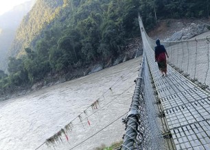 मुस्ताङको घरपझोङको झोलुङे पुल जोखिममा