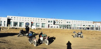 कोरला नाकाबाट भित्रिए १० कन्टेनर फलफुल