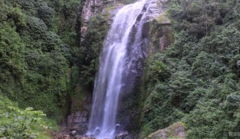मह भिर झरनाः पर्यटकको मन रमाउने जलधारा