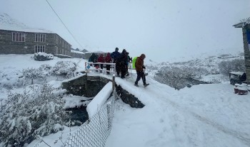 मुस्ताङमा भारी हिमपात, सवारी आवागमनमा समस्या