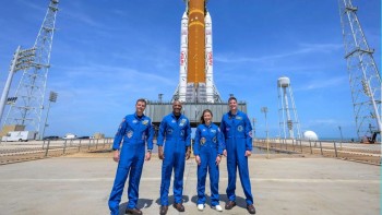 चन्द्र अध्ययनमा मानव आँखाको भरोसा