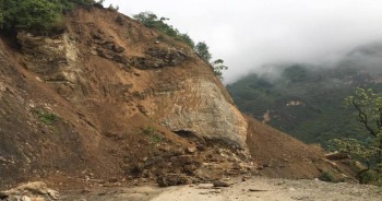 सुक्खा पहिरोले टिमुरे–रसुवागढी राजमार्ग अवरुद्ध