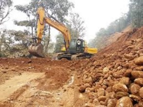 वर्षाका कारण दुम्किबासमा वैकल्पिक सडक अवरुद्ध