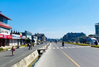 पोखरामा जीर्ण पोल र गुजुल्टिएका तार हटाएपछि फर्किएको सौन्दर्य
