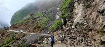 मध्यपहाडी लोकमार्गको सिन्धुली खण्ड अवरुद्ध