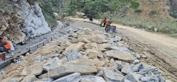 बलेवा–मालढुङ्गा खण्ड स्तरोन्नति गरिँदै