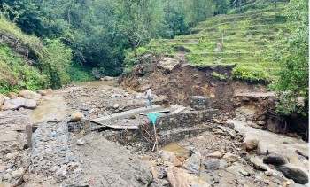 सङ्खुवासभामा पहिरोले पाँचखपन-चैनपुर सडक अवरुद्ध