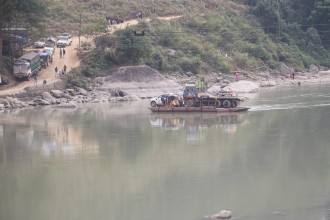 अरुण नदीको सतिघाटमा फेरी पुनः सञ्चालन