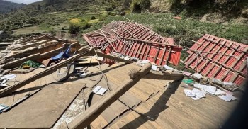 हुरीबतासले छानो उडाएपछि विद्यालयमा पठनपाठन प्रभावित