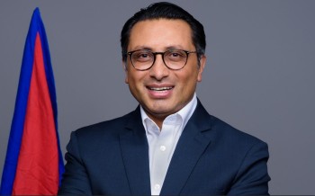 उद्योगी–व्यवसायीलाई तर्साएर नभएर संवादमार्फत राजस्व बढाउनेतर्फ लाग्नुस् : अर्थमन्त्री वाग्ले