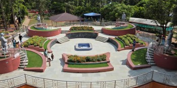 दसैँ बिदामा १५ हजार बढी पर्यटकद्वारा सहिद स्मारक अवलोकन