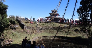 प्रकृतिलाई खुसी पार्न तोरन तार्ने चलन