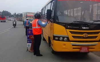 लापसे र मापसे गरी सवारी चलाउने ९ जना चालक ट्राफिक प्रहरीको नियन्त्रणमा