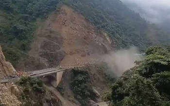 तुइन खोलामा जोखिमपूर्ण ढिस्को भत्काइँदै