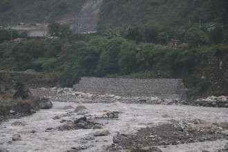 कालीगण्डीको कटानबाट जोगाउन घरापमा कम्पोजिट पर्खाल
