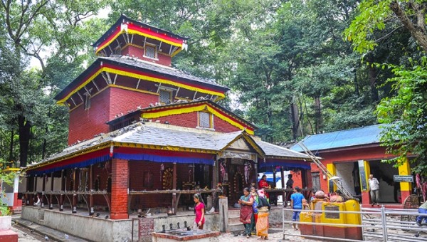 बागलुङ कालिका मन्दिरमा दर्शनार्थी घटे