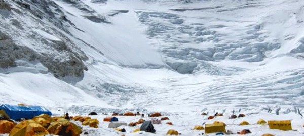 धौलागिरि आइसफल जोड्ने पदमार्ग निर्माण