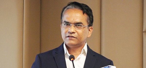 बैंकमा पैसा थुप्रिएर बस्नु विडम्बनापूर्ण :  गभर्नर पौडेल