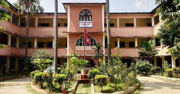 दसैँ बिदामा अस्थायी इजलासबाट सेवा प्रवाह हुने