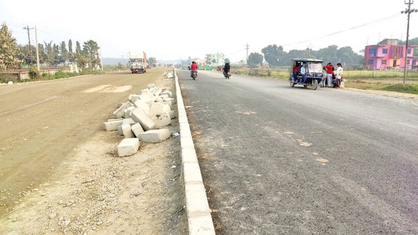 पूर्व–पश्चिम राजमार्ग विस्तारमा ढिलाइ, सेवाग्राही सास्ती पाउँदै